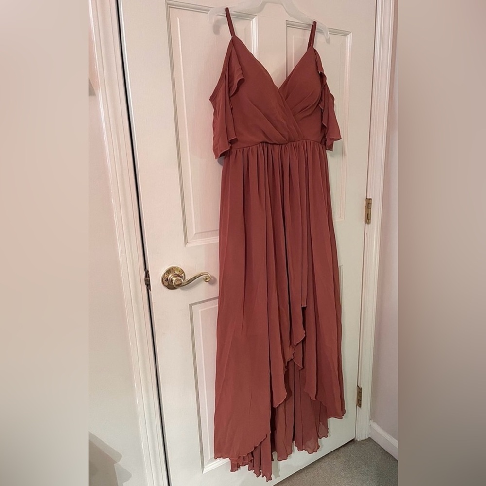 Cold shoulder high-low flowy maxi dress